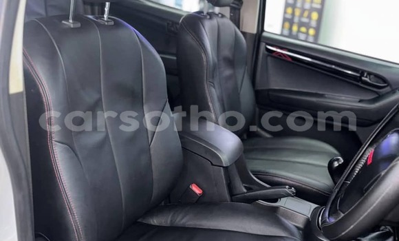 Acheter Occasion Voiture Isuzu KB Gris à Hlotse, Leribe Acheter Occasion Voiture Isuzu KB Gris à Hlotse, Leribe