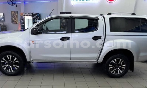 Acheter Occasion Voiture Isuzu KB Gris à Hlotse, Leribe Acheter Occasion Voiture Isuzu KB Gris à Hlotse, Leribe