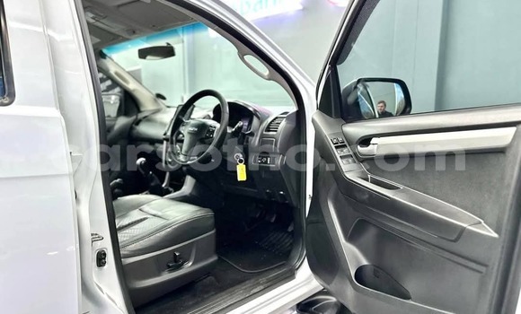 Acheter Occasion Voiture Isuzu KB Blanc à Hlotse, Leribe Acheter Occasion Voiture Isuzu KB Blanc à Hlotse, Leribe