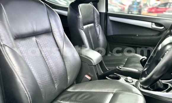 Acheter Occasion Voiture Isuzu KB Blanc à Hlotse, Leribe Acheter Occasion Voiture Isuzu KB Blanc à Hlotse, Leribe