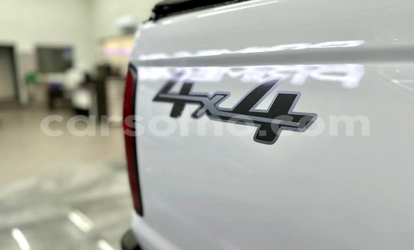 Sayi Na hannu Nissan NP 300 White Mota in Hlotse a Leribe Sayi Na hannu Nissan NP 300 White Mota in Hlotse a Leribe