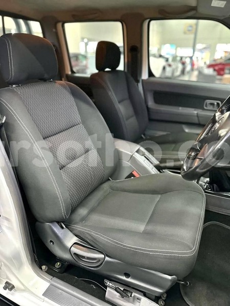 Big with watermark nissan np 300 leribe hlotse 29542