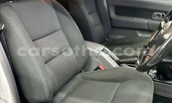 Sayi Na hannu Nissan NP 300 White Mota in Hlotse a Leribe Sayi Na hannu Nissan NP 300 White Mota in Hlotse a Leribe