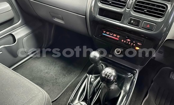 Sayi Na hannu Nissan NP 300 White Mota in Hlotse a Leribe Sayi Na hannu Nissan NP 300 White Mota in Hlotse a Leribe