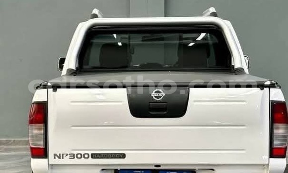 Sayi Na hannu Nissan NP 300 White Mota in Hlotse a Leribe Sayi Na hannu Nissan NP 300 White Mota in Hlotse a Leribe