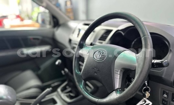 اشتري مستعمل Toyota Hilux White سيارة في Hlotse في Leribe اشتري مستعمل Toyota Hilux White سيارة في Hlotse في Leribe