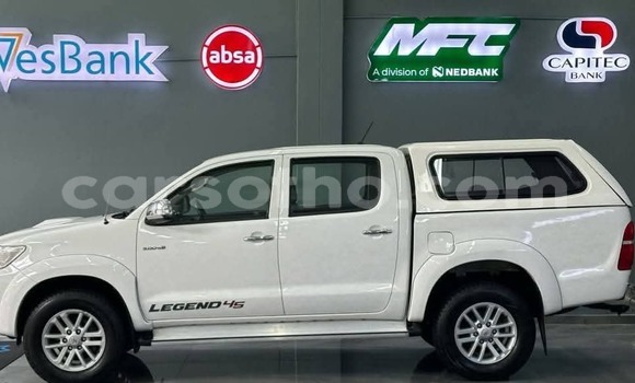 اشتري مستعمل Toyota Hilux White سيارة في Hlotse في Leribe اشتري مستعمل Toyota Hilux White سيارة في Hlotse في Leribe