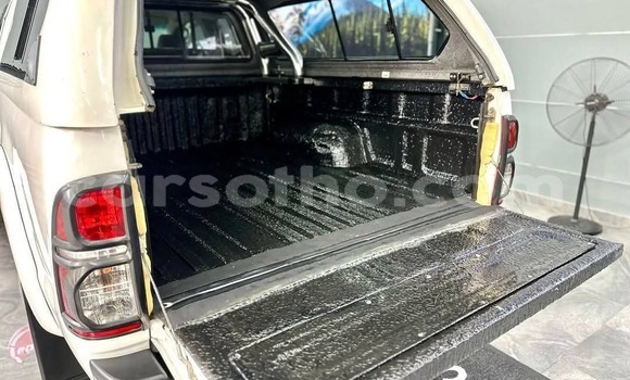 اشتري مستعمل Toyota Hilux White سيارة في Hlotse في Leribe اشتري مستعمل Toyota Hilux White سيارة في Hlotse في Leribe