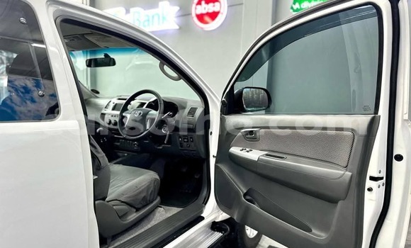 اشتري مستعمل Toyota Hilux White سيارة في Hlotse في Leribe اشتري مستعمل Toyota Hilux White سيارة في Hlotse في Leribe