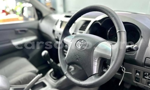 اشتري مستعمل Toyota Hilux White سيارة في Hlotse في Leribe اشتري مستعمل Toyota Hilux White سيارة في Hlotse في Leribe