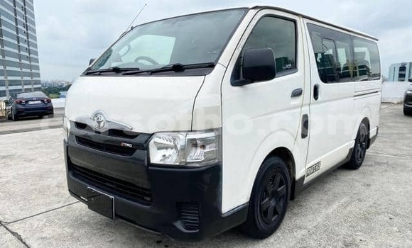 اشتري مستعمل Toyota Hiace White سيارة في Maputsoe في Leribe