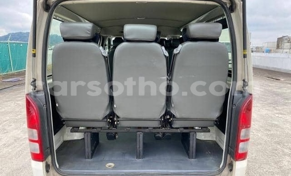 Acheter Occasion Voiture Toyota Hiace Blanc à Maputsoe, Leribe Acheter Occasion Voiture Toyota Hiace Blanc à Maputsoe, Leribe