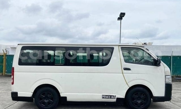 Acheter Occasion Voiture Toyota Hiace Blanc à Maputsoe, Leribe Acheter Occasion Voiture Toyota Hiace Blanc à Maputsoe, Leribe