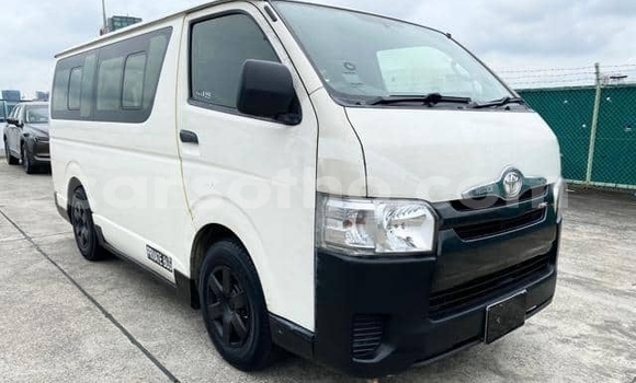 Acheter Occasion Voiture Toyota Hiace Blanc à Maputsoe, Leribe Acheter Occasion Voiture Toyota Hiace Blanc à Maputsoe, Leribe