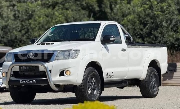 Sayi Na hannu Toyota Hilux White Mota in Maseru a Maseru Sayi Na hannu Toyota Hilux White Mota in Maseru a Maseru