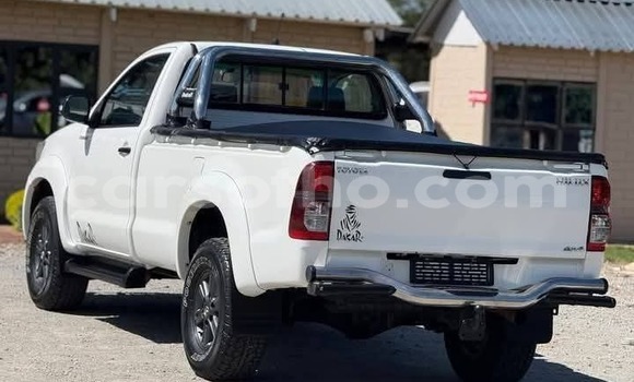 Sayi Na hannu Toyota Hilux White Mota in Maseru a Maseru Sayi Na hannu Toyota Hilux White Mota in Maseru a Maseru