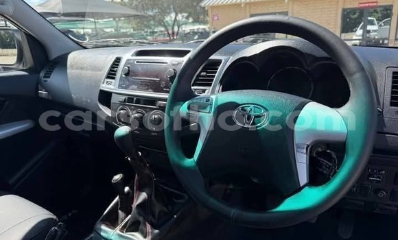 Sayi Na hannu Toyota Hilux White Mota in Maseru a Maseru Sayi Na hannu Toyota Hilux White Mota in Maseru a Maseru