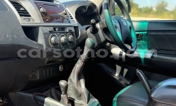 Sayi Na hannu Toyota Hilux White Mota in Maseru a Maseru Sayi Na hannu Toyota Hilux White Mota in Maseru a Maseru