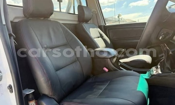 Sayi Na hannu Toyota Hilux White Mota in Maseru a Maseru Sayi Na hannu Toyota Hilux White Mota in Maseru a Maseru
