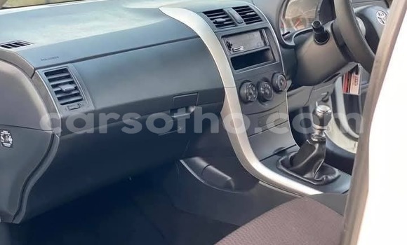 Sayi Na hannu Toyota Corolla White Mota in Maseru a Maseru Sayi Na hannu Toyota Corolla White Mota in Maseru a Maseru