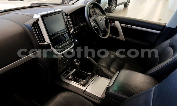 Sayi Na hannu Toyota Land Cruiser White Mota in Maseru a Maseru Sayi Na hannu Toyota Land Cruiser White Mota in Maseru a Maseru