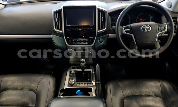 Sayi Na hannu Toyota Land Cruiser White Mota in Maseru a Maseru Sayi Na hannu Toyota Land Cruiser White Mota in Maseru a Maseru