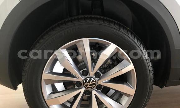 Acheter Occasion Voiture Volkswagen T-Roc Blanc à Maseru, Maseru Acheter Occasion Voiture Volkswagen T-Roc Blanc à Maseru, Maseru