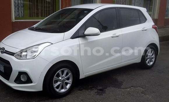 Buy Used Hyundai i10 White Car in Maseru in Maseru
