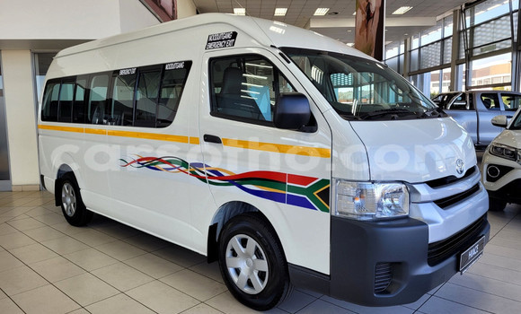 Sayi Na hannu Toyota Hiace White Mota in Maseru a Maseru