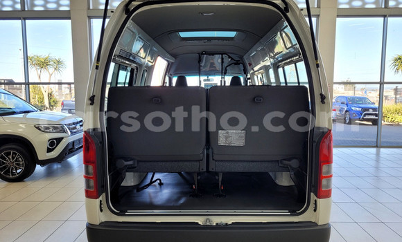 Buy Used Toyota Hiace White Car in Maseru in Maseru Buy Used Toyota Hiace White Car in Maseru in Maseru