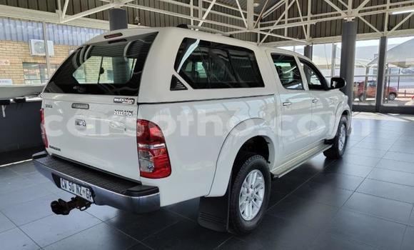 Sayi Na hannu Toyota Hilux White Mota in Maseru a Maseru Sayi Na hannu Toyota Hilux White Mota in Maseru a Maseru