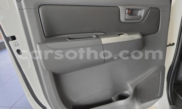 Sayi Na hannu Toyota Hilux White Mota in Maseru a Maseru Sayi Na hannu Toyota Hilux White Mota in Maseru a Maseru