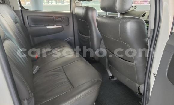 Sayi Na hannu Toyota Hilux White Mota in Maseru a Maseru Sayi Na hannu Toyota Hilux White Mota in Maseru a Maseru