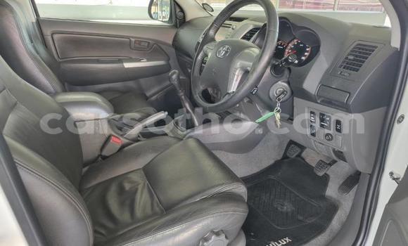 Sayi Na hannu Toyota Hilux White Mota in Maseru a Maseru Sayi Na hannu Toyota Hilux White Mota in Maseru a Maseru