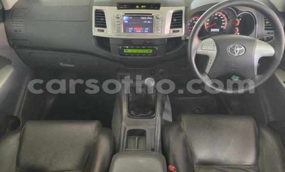 Sayi Na hannu Toyota Hilux White Mota in Maseru a Maseru Sayi Na hannu Toyota Hilux White Mota in Maseru a Maseru