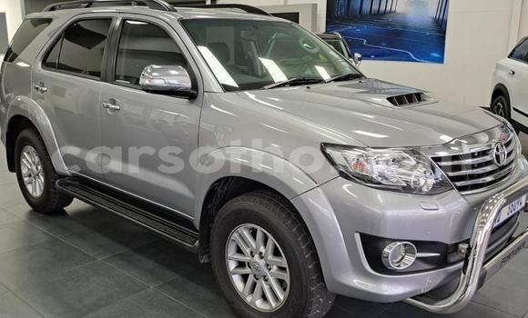 Sayi Na hannu Toyota Fortuner Silver Mota in Maseru a Maseru Sayi Na hannu Toyota Fortuner Silver Mota in Maseru a Maseru