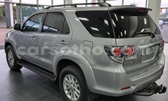 Sayi Na hannu Toyota Fortuner Silver Mota in Maseru a Maseru Sayi Na hannu Toyota Fortuner Silver Mota in Maseru a Maseru