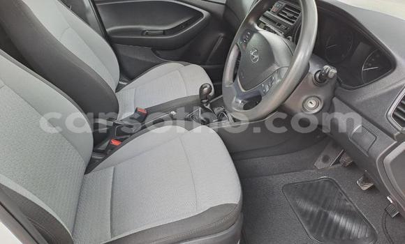 Sayi Na hannu Hyundai i20 White Mota in Maseru a Maseru Sayi Na hannu Hyundai i20 White Mota in Maseru a Maseru