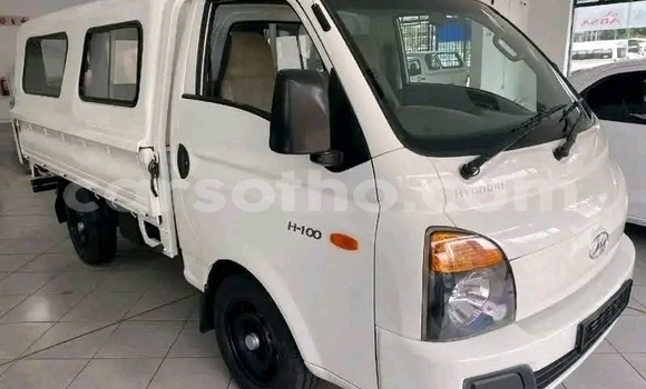 Sayi Na hannu Hyundai H1 White Mota in Maseru a Maseru Sayi Na hannu Hyundai H1 White Mota in Maseru a Maseru