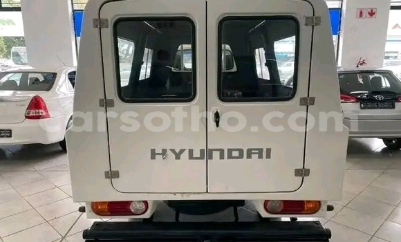 Sayi Na hannu Hyundai H1 White Mota in Maseru a Maseru Sayi Na hannu Hyundai H1 White Mota in Maseru a Maseru