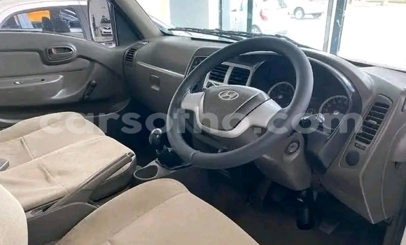 Sayi Na hannu Hyundai H1 White Mota in Maseru a Maseru Sayi Na hannu Hyundai H1 White Mota in Maseru a Maseru