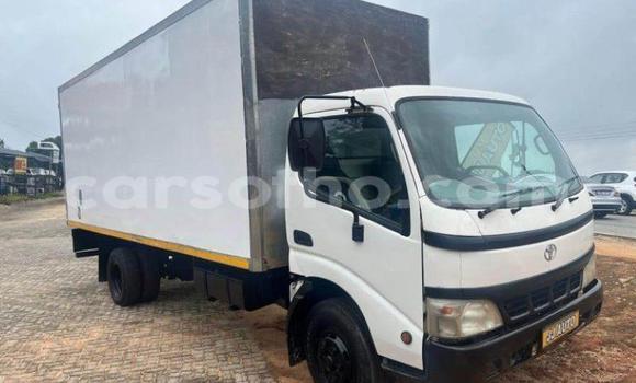 Sayi Na hannu Toyota Dyna White Babbar mota in Maseru a Maseru Sayi Na hannu Toyota Dyna White Babbar mota in Maseru a Maseru