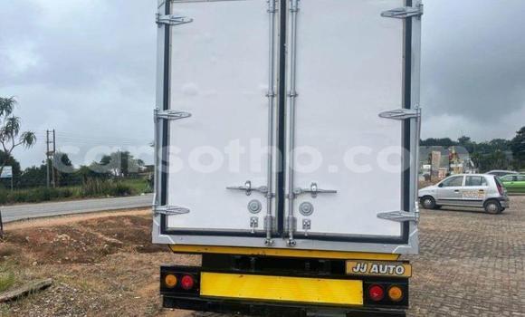 Sayi Na hannu Toyota Dyna White Babbar mota in Maseru a Maseru Sayi Na hannu Toyota Dyna White Babbar mota in Maseru a Maseru