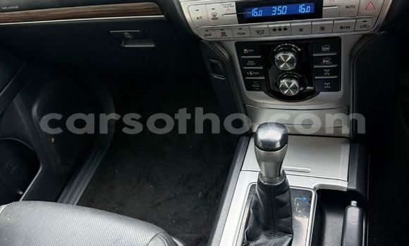 Sayi Na hannu Toyota Land Cruiser Prado White Mota in Maseru a Maseru Sayi Na hannu Toyota Land Cruiser Prado White Mota in Maseru a Maseru