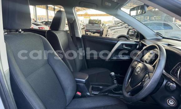 Acheter Occasion Voiture Toyota RAV4 Blanc à Maseru, Maseru Acheter Occasion Voiture Toyota RAV4 Blanc à Maseru, Maseru