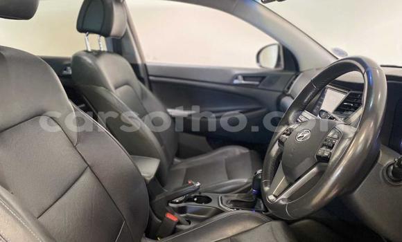 Sayi Na hannu Hyundai Tucson Brown Mota in Maseru a Maseru Sayi Na hannu Hyundai Tucson Brown Mota in Maseru a Maseru