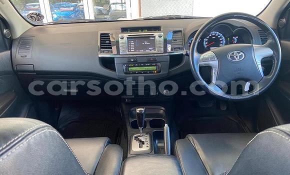 Sayi Na hannu Toyota Fortuner White Mota in Maseru a Maseru Sayi Na hannu Toyota Fortuner White Mota in Maseru a Maseru