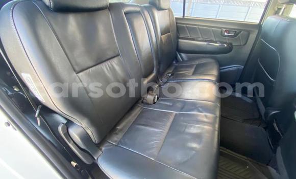 Sayi Na hannu Toyota Fortuner White Mota in Maseru a Maseru Sayi Na hannu Toyota Fortuner White Mota in Maseru a Maseru