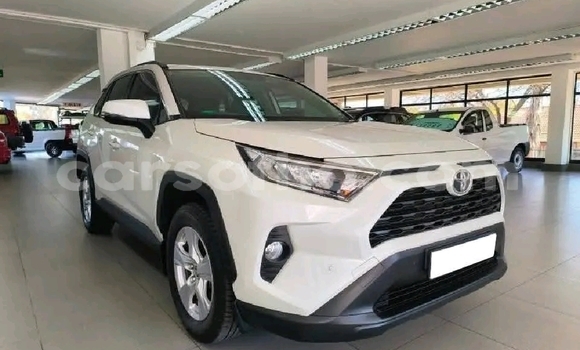 Sayi Na hannu Toyota RAV4 White Mota in Maseru a Maseru Sayi Na hannu Toyota RAV4 White Mota in Maseru a Maseru