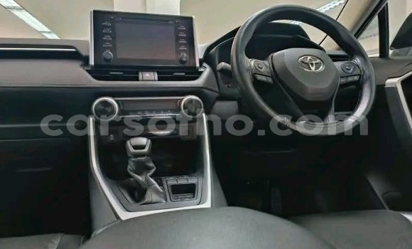 Sayi Na hannu Toyota RAV4 White Mota in Maseru a Maseru Sayi Na hannu Toyota RAV4 White Mota in Maseru a Maseru